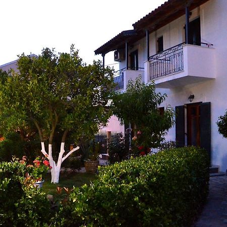ロダKostas' Gardenアパートメント エクステリア 写真
