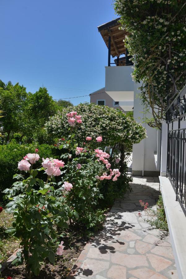 ロダKostas' Gardenアパートメント エクステリア 写真