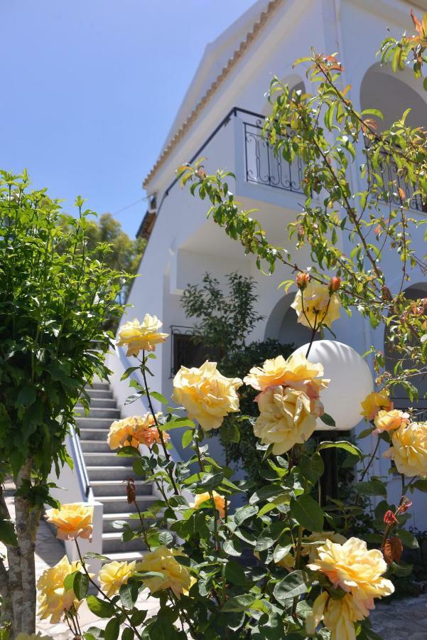 ロダKostas' Gardenアパートメント エクステリア 写真