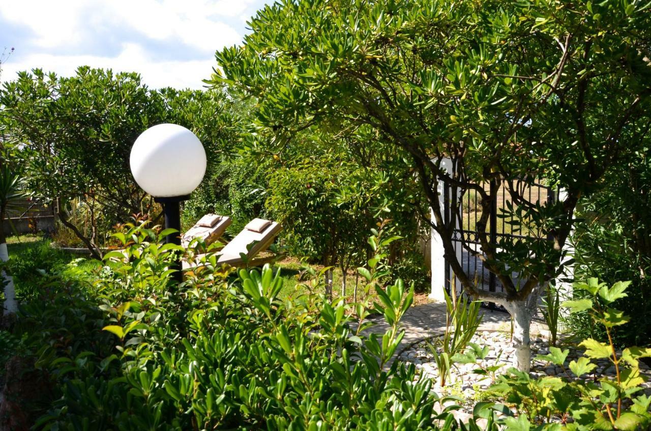 ロダKostas' Gardenアパートメント エクステリア 写真