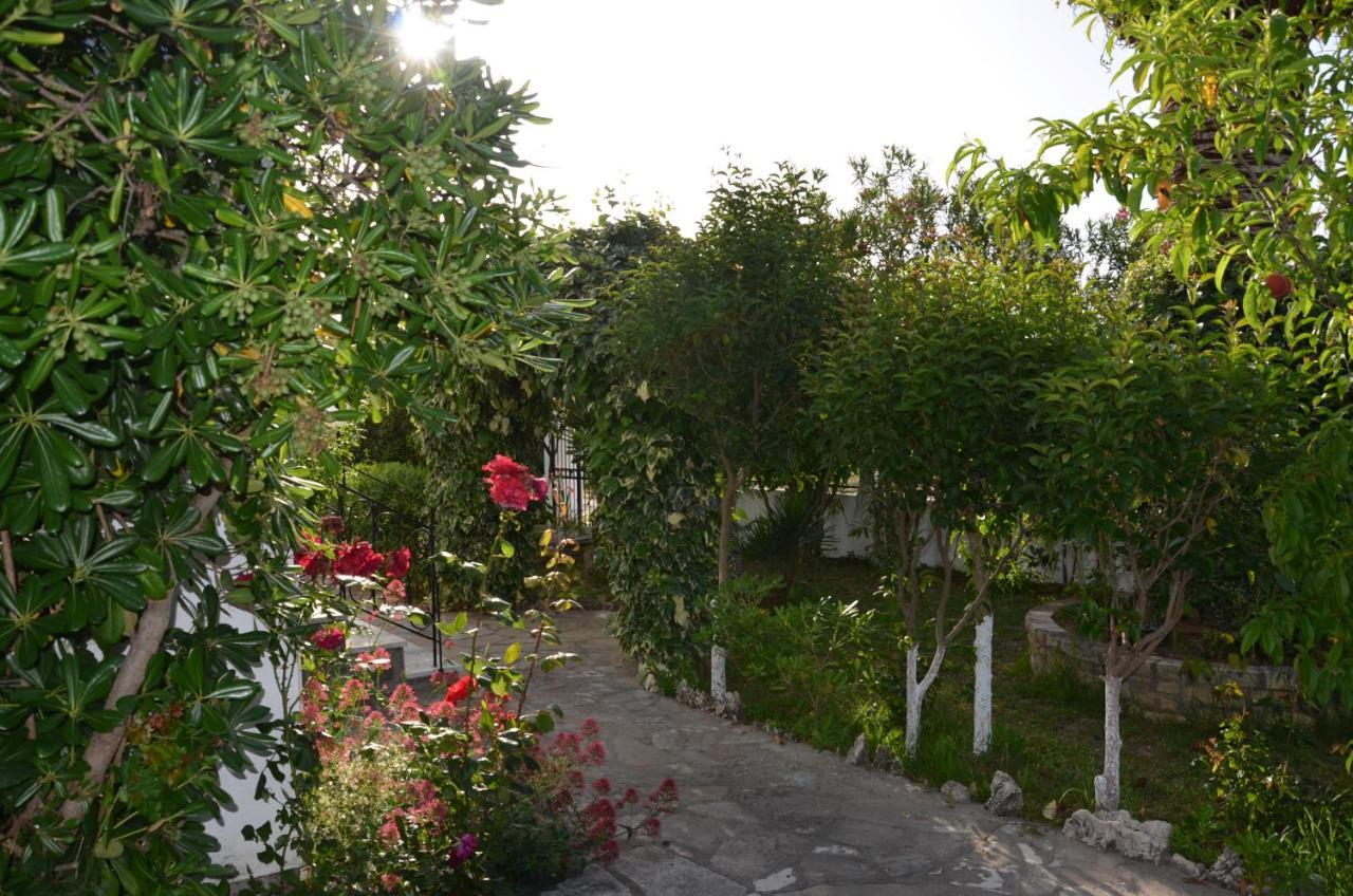 ロダKostas' Gardenアパートメント エクステリア 写真