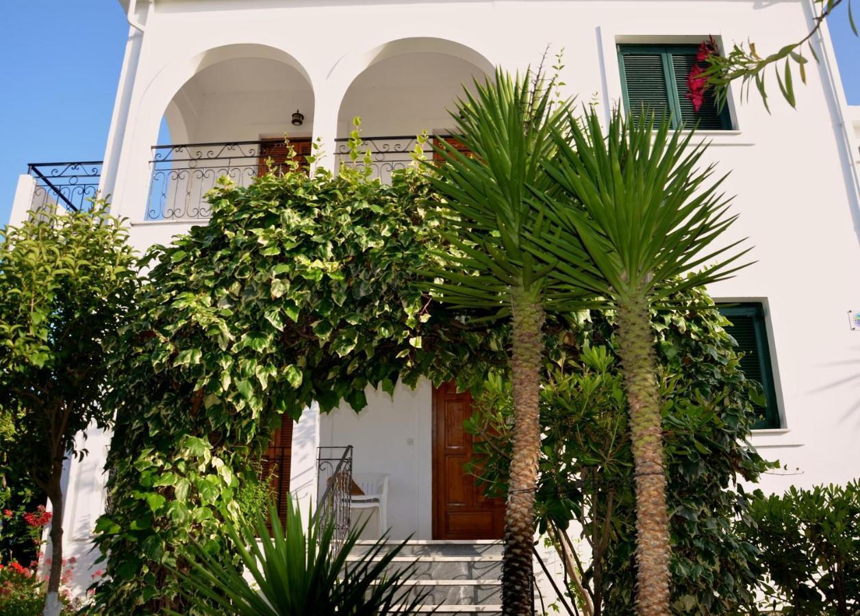 ロダKostas' Gardenアパートメント エクステリア 写真